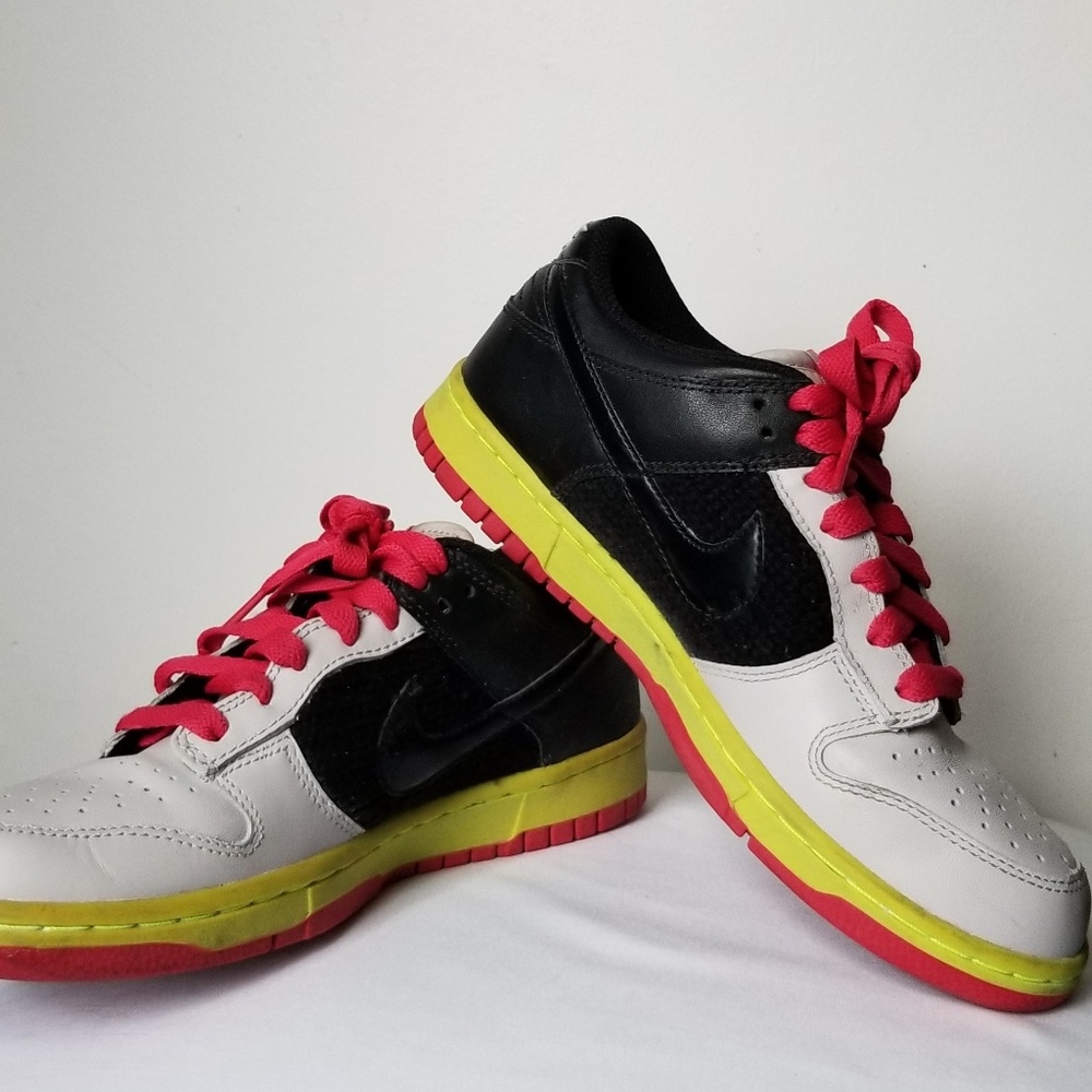 NIKE Women's Dunk Low